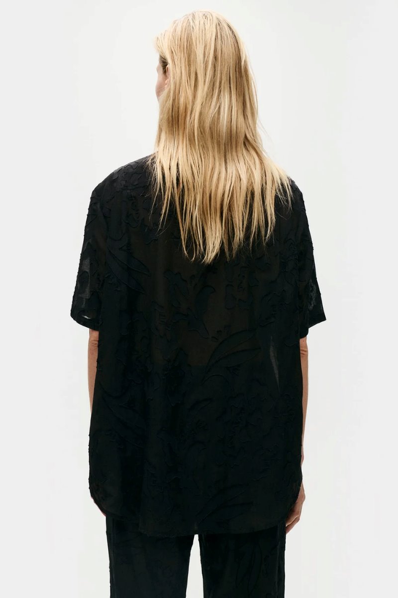 CLIP SILK SHORT SLEEVE BOYFRIEND SHIRT-TULIPA BLACK Tops Silk Laundry 