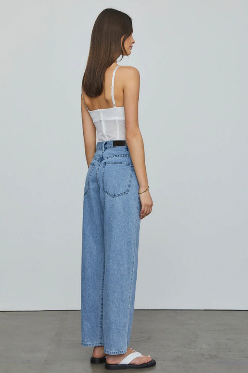 OMEGA BUSTIER-WHITE Tops Viktoria and Woods 