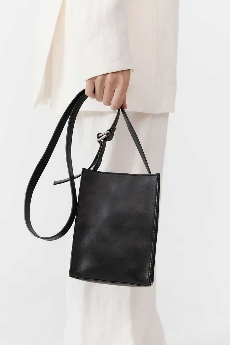 Boxy sling online bag